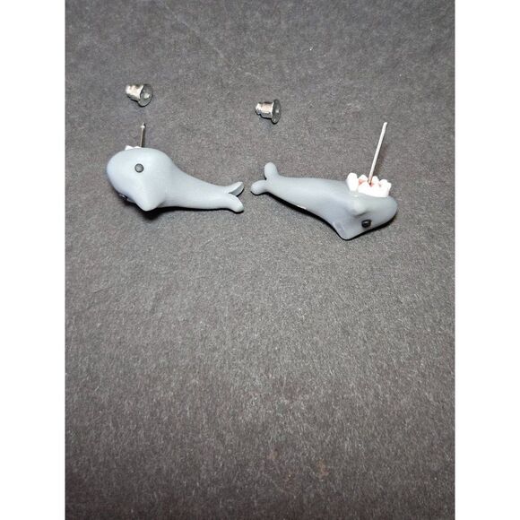 **Final Sale** Grey shark earrings - Picture 6 of 9